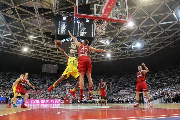 在与队友建 在与队友建