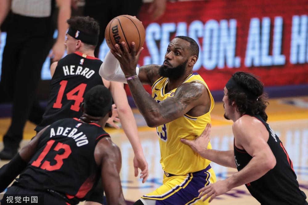 球迷们将期 球迷们将期