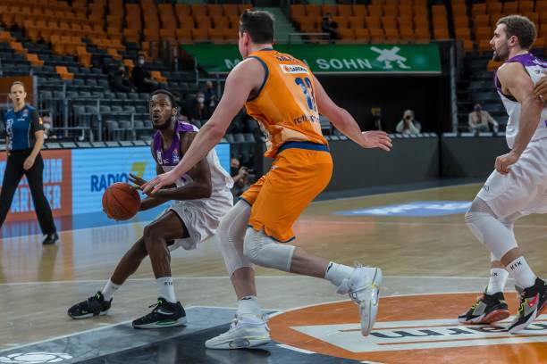 仅让伊东纯 仅让伊东纯